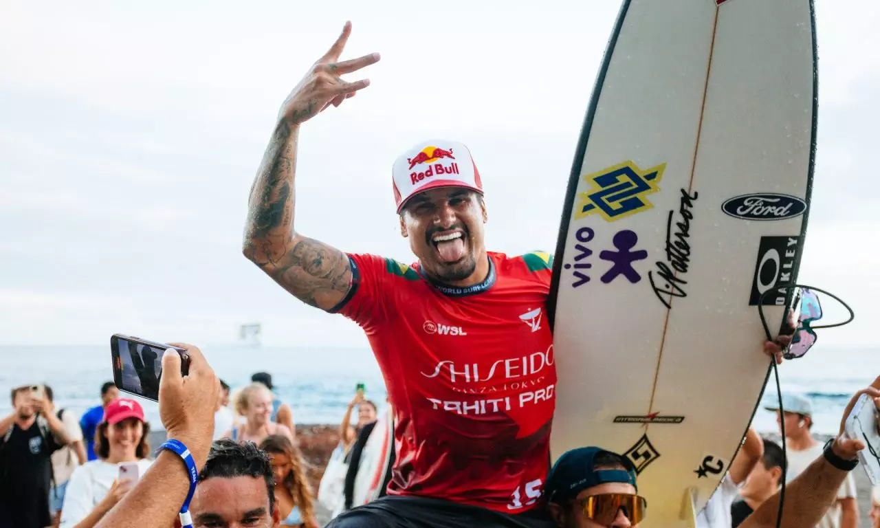 Italo Ferreira surfe WSL Finals Thaiti Taiti campeão