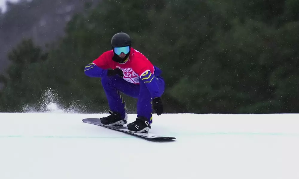 Zion Bethonico nos Jogos Olímpicos de Inverno da Juventude gangwon-2024 no snowboard cross