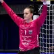 Gabi Moreschi comemora defesa em jogo do CSM Bucareste na Champions League de handebol feminino Romênia