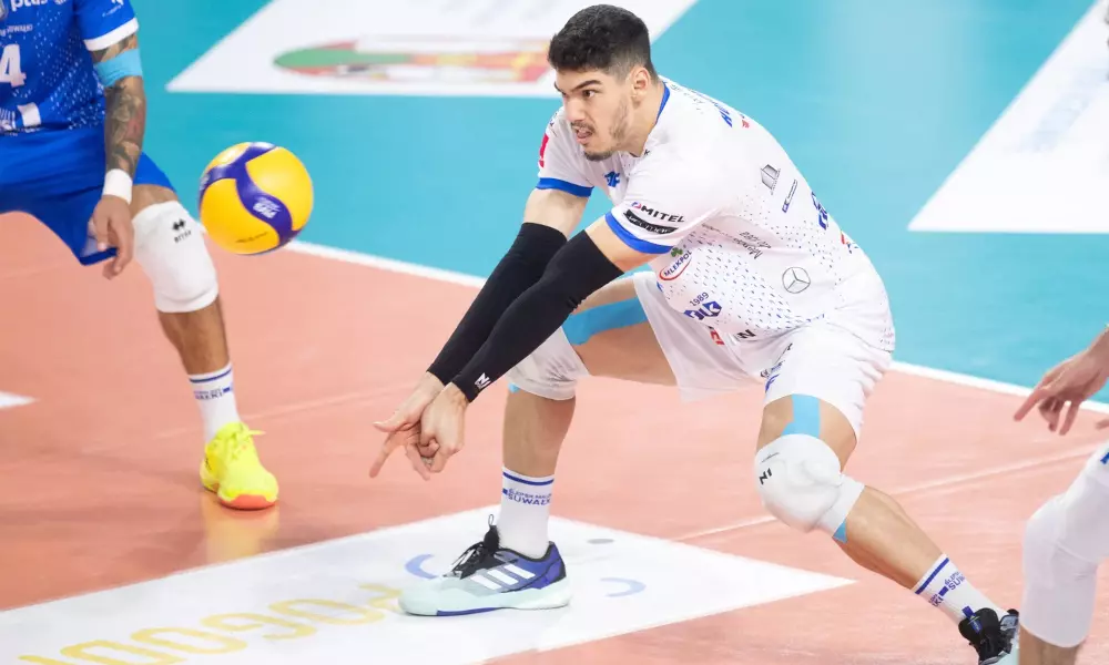 Henrique Honorato em partida do Campeonato Polonês (Foto: PlusLiga)