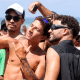 Italo Ferreira tirando foto com fã