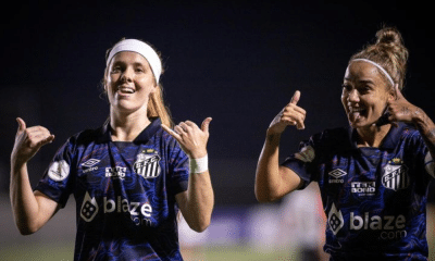 Ketlen comemorando gol do Santos na Libertadores Feminina