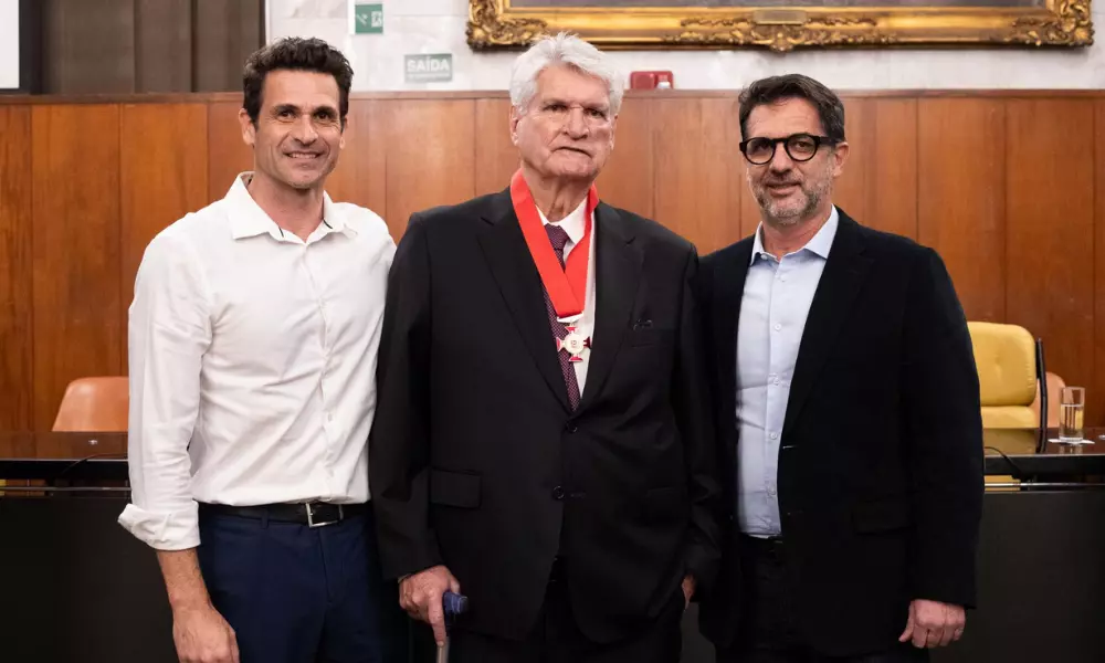 Manoel dos Santos com seus filhos em homenagem na Câmara Municipal de São Paulo