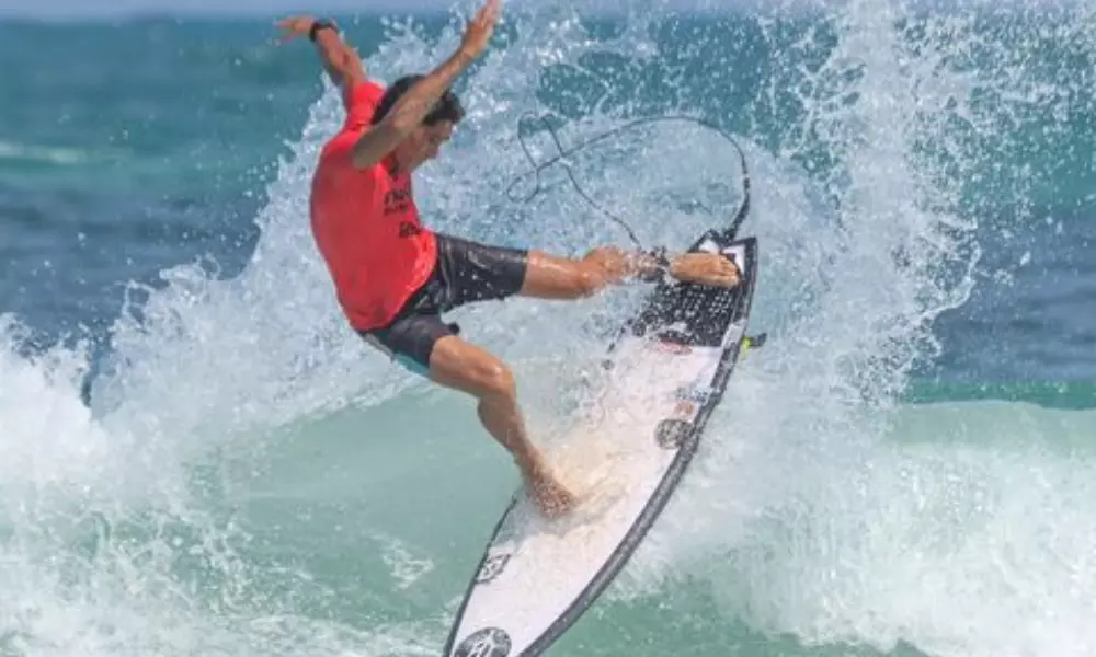 Pernambucano Luan Ferreyra pega onda na Taça Brasil de Surfe