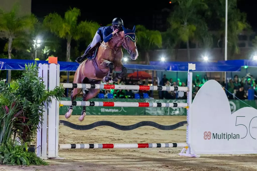 Stephan Barcha com Chevaux Chantilly JMen hipismo saltos