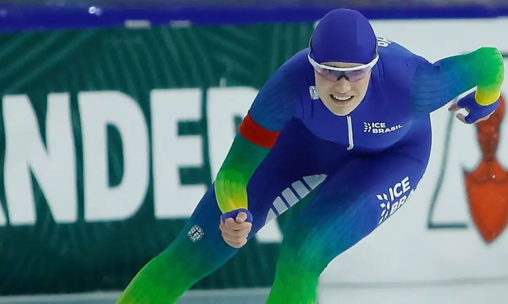 Julia de Vos em prova da Copa do Mundo Júnior de patinação de velocidade