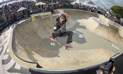 Na imagem, Isadora Pacheco, no STU, encaixando uma de suas manobras no bowl.