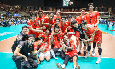 Ricardo Lucarelli com a equipe do JTEKT Stings Aichi