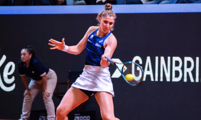 Bia Haddad Maia no jogo contra Argentina nos playoffs da Billie Jean King Cup