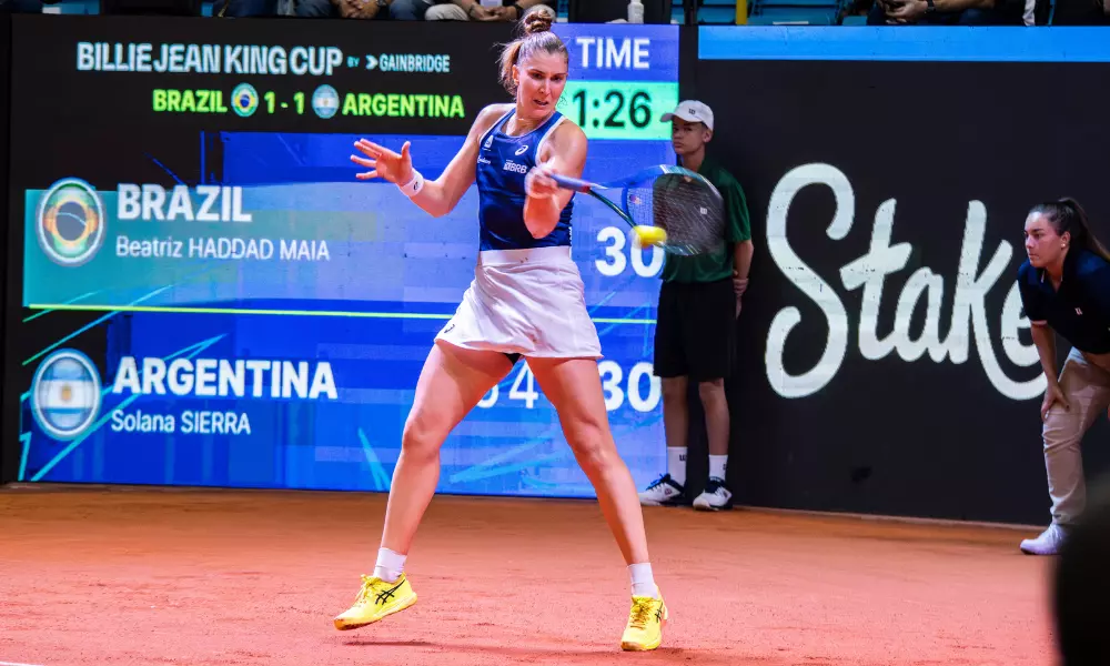 Bia Haddad Maia no jogo contra Argentina nos playoffs da Billie Jean King Cup