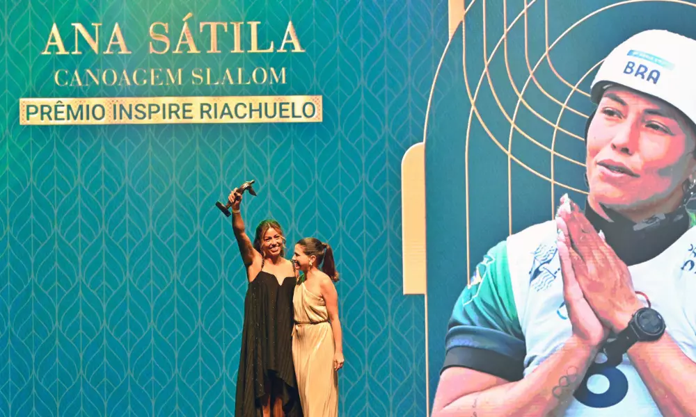 	2024.12.11 - Prêmio Brasil Olímpico 2024 - Rio de Janeiro, Brasil - A atleta da canoagem Ana Satila recebe o premio Inspire Riachuelo. Foto: Alexandre Loureiro/COB
