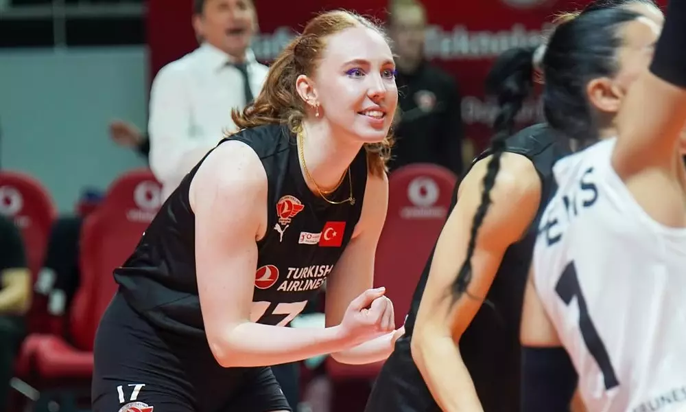 Julia Bergmann Liga Turca Vôlei Gabi Carol