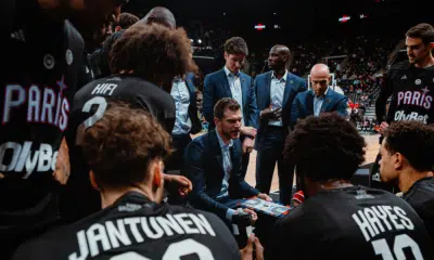 Tiago Splitter no Paris Basketball em partida da Euroliga