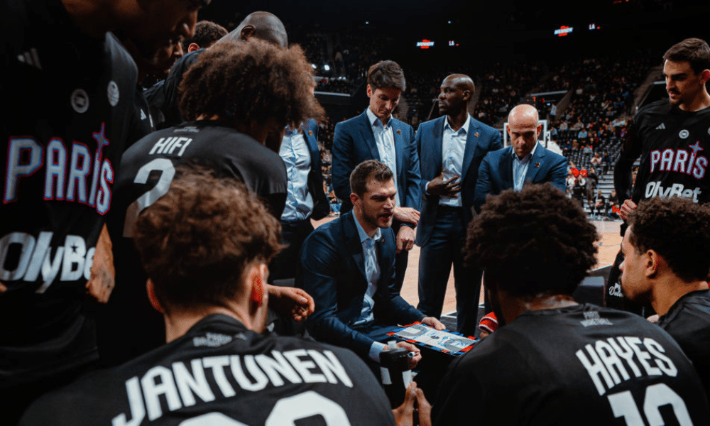 Tiago Splitter no Paris Basketball em partida da Euroliga