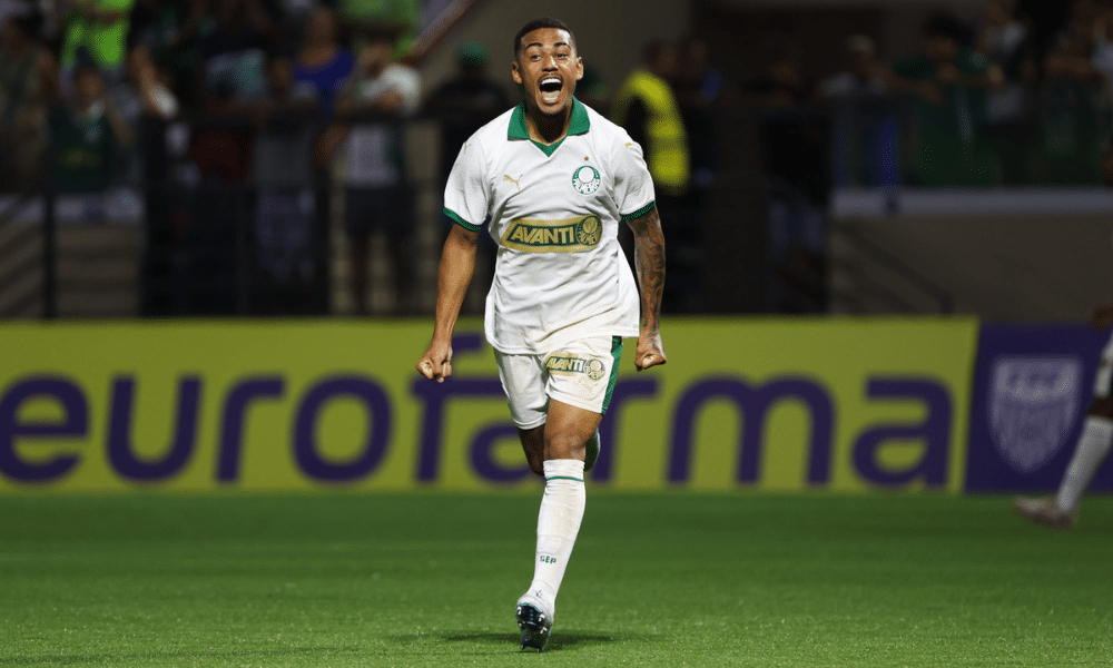 Jogador do Palmeiras durante duelo na Copinha