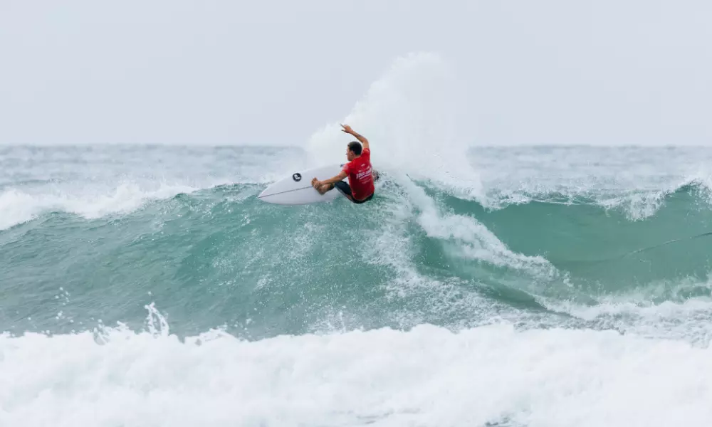 Heitor Mueller no Mundial Júnior de surfe da WSL