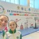 A técnica Carolina Anzolin e Ana Beatriz Braga comemoram o bom resultado conquistado em Almaty (Arquivo pessoal)