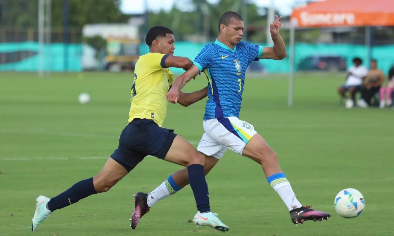 Amistoso Sub 17 entre Equador e Brasil, enfrentando a Sul-Americana (FEF Press).