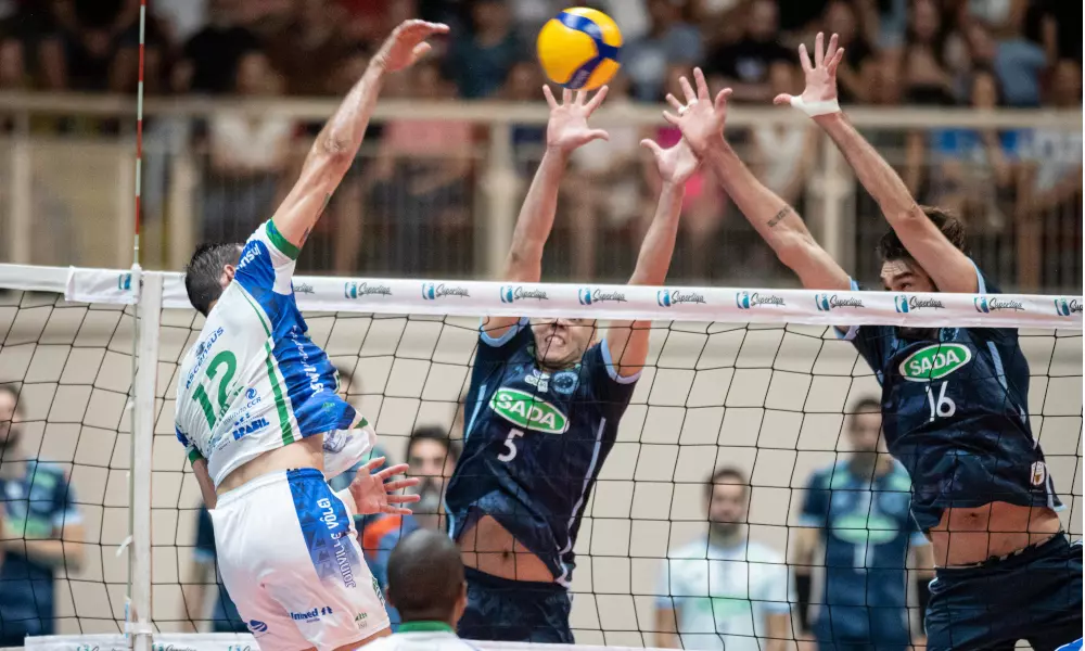 Joinville vence o líder Sada Cruzeiro pela Superliga de vôlei masculino