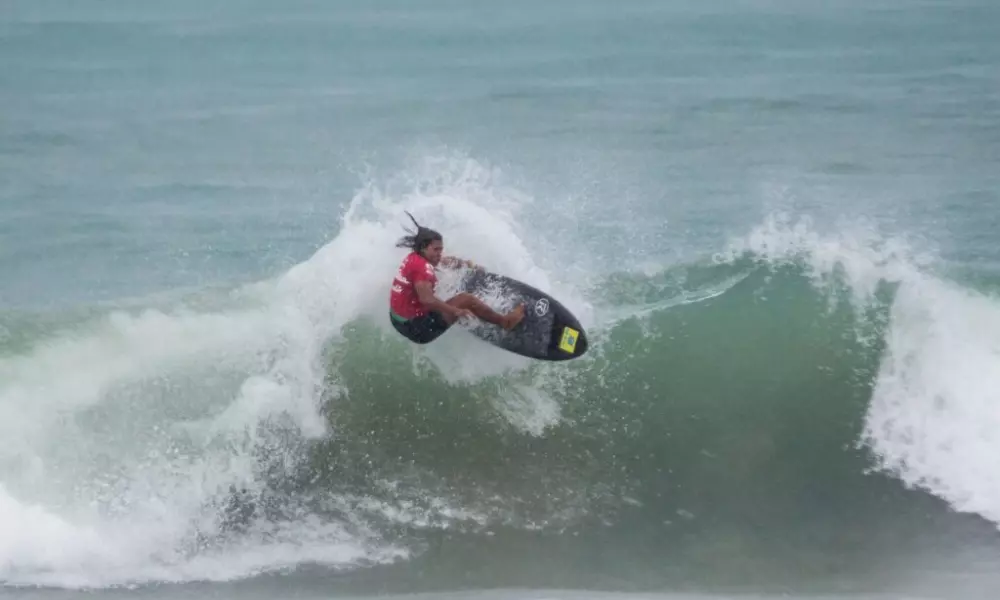 Juliana dos Santos na etapa da Taíba da Taça Brasil de Surfe Qualifying Series pontuação