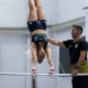 Lorrane Oliveira treinando nas barras assimétricas no CT do Time Brasil