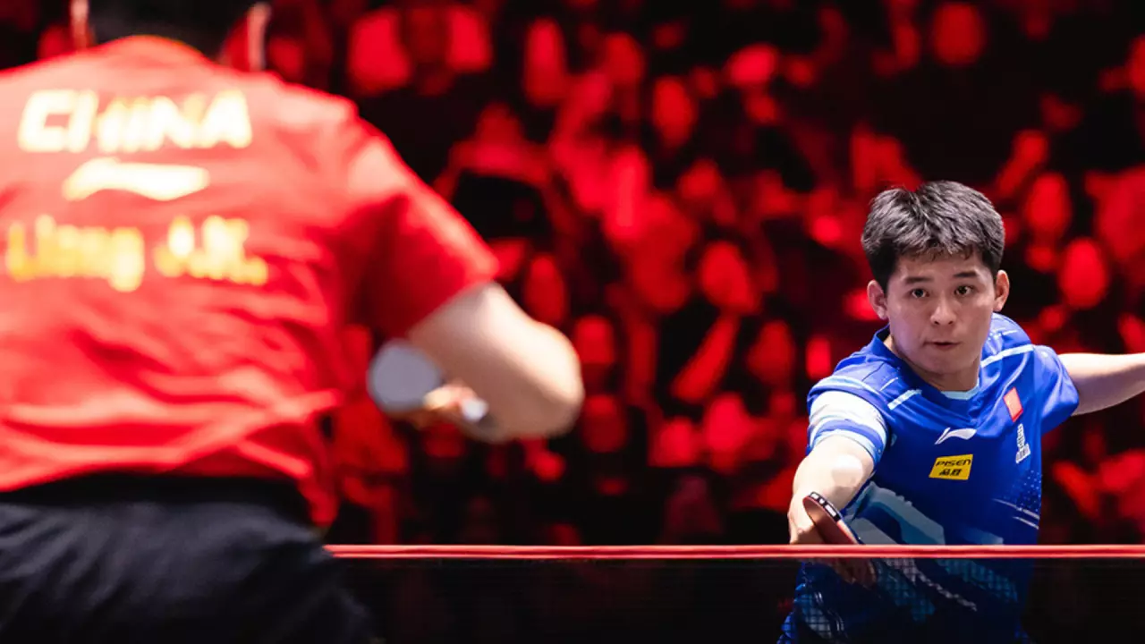 Lin Shidong no WTT Smash Singapura