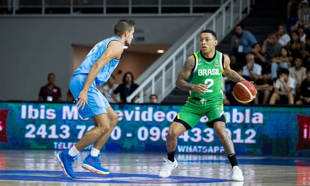 Yago no jogo Brasil x Uruguai pelas Eliminatórias da Americup de basquete masculino