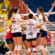 Jogadoras do Barueri comemoram ponto contra Maringá na Superliga Feminina de vôlei