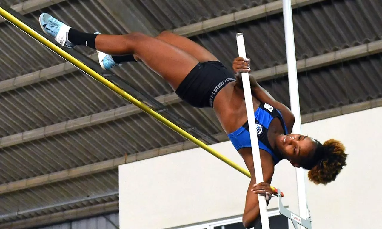 Beatriz Chagas salto com vara atletismo Sul-Americano Indoor de atletismo