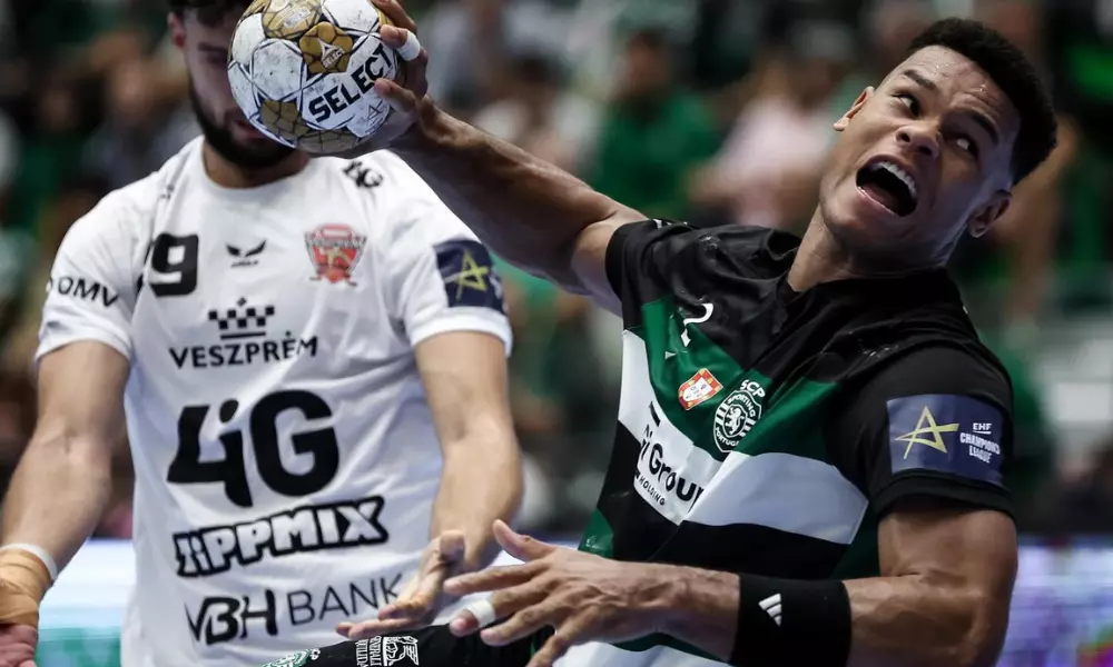 Ed Silva em quadra pelo Sporting na Champions League de handebol