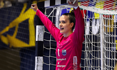 Gabi Moreschi em jogo da Champions League de handebol
