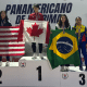 Lívia Burberry no pódio do Pan-Americano cadete e juvenil de esgrima