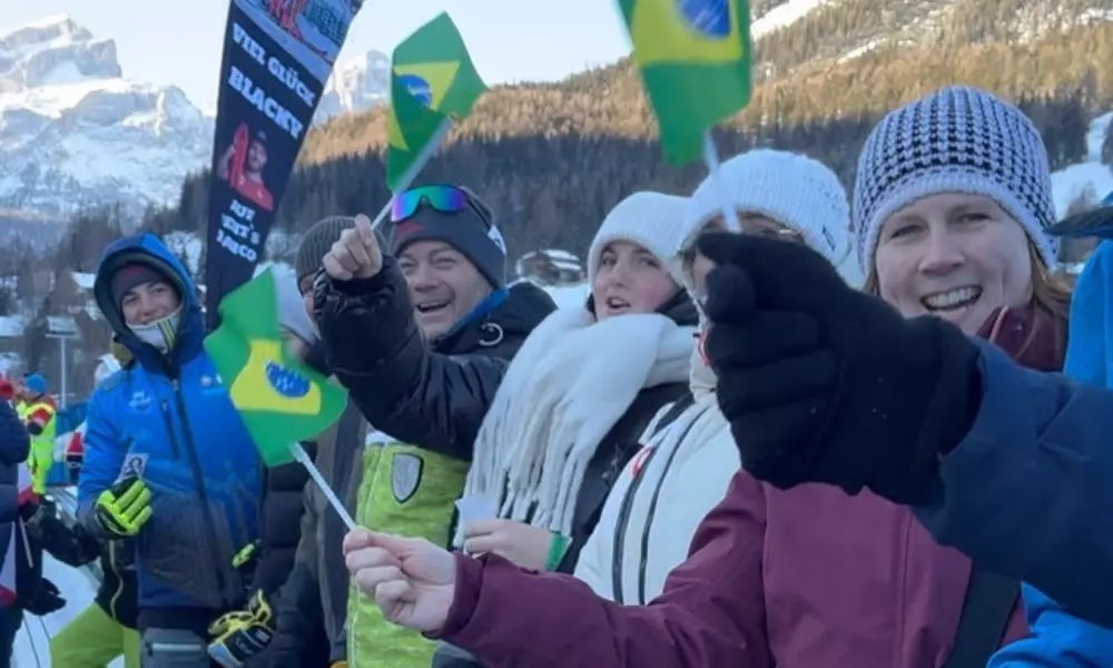 Lucasmania: Darka e torcedores de Lucas Pinheiro Braathen em prova da Copa do Mundo de esqui alpino