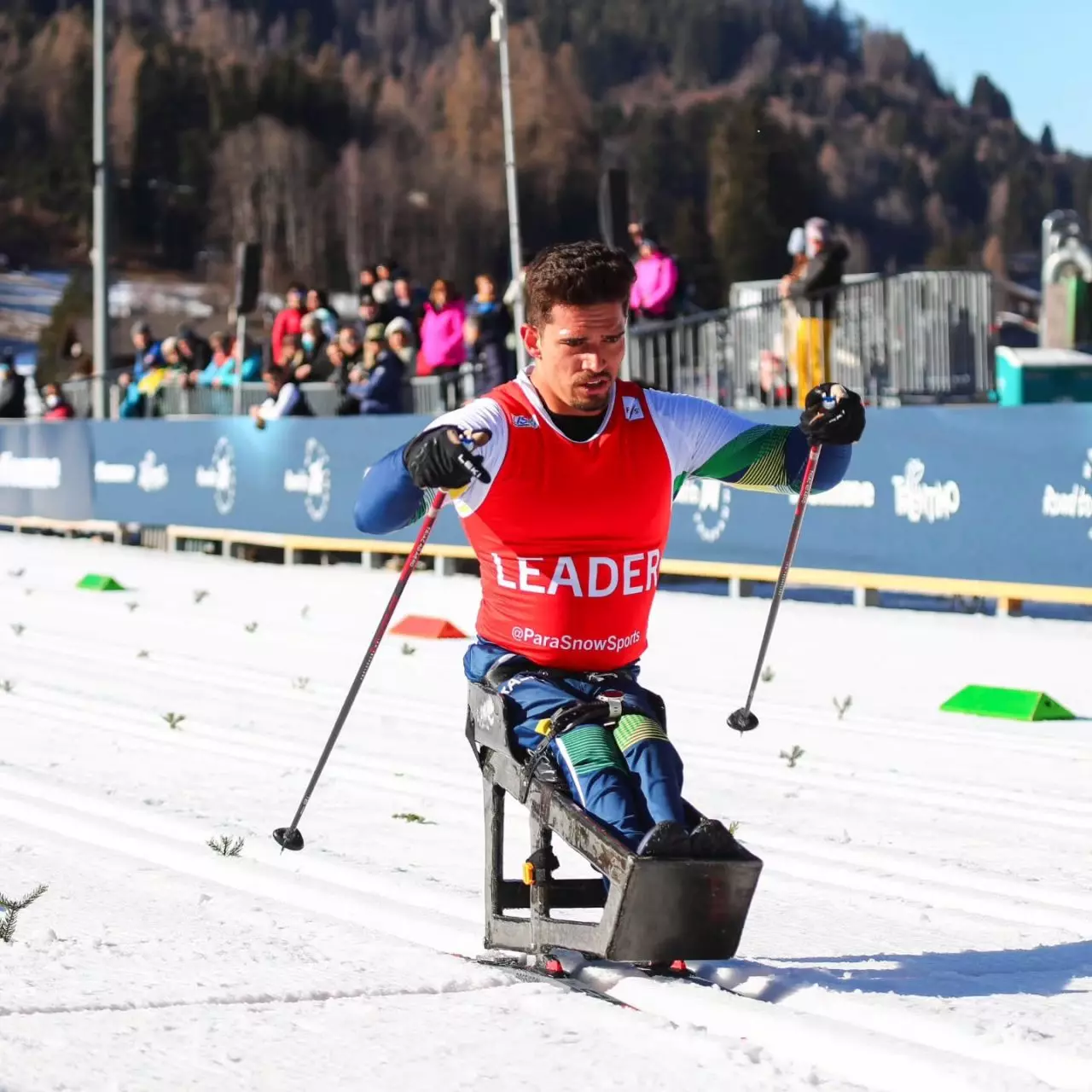 Na imagem, Cristian Ribera durante prova do Paracross-country.