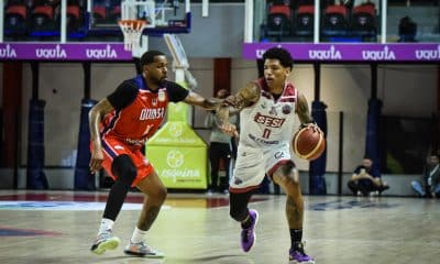 Na imagem, Didi Louzada conduzindo o Sesi Franca para o ataque contra o Quimsa (ARG).