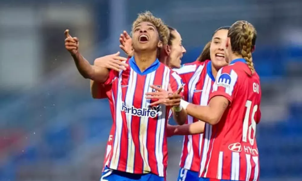 Luany comemorando seu primeiro gol com o Atletico de Madrid