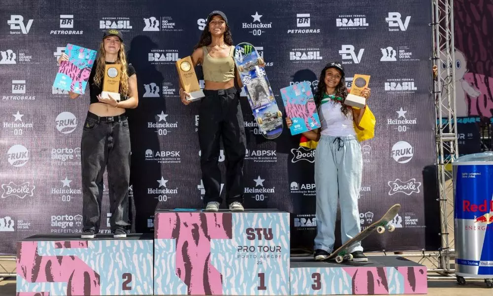 Rayssa Leal no alto do pódio do STU Pro Tour Porto Alegre