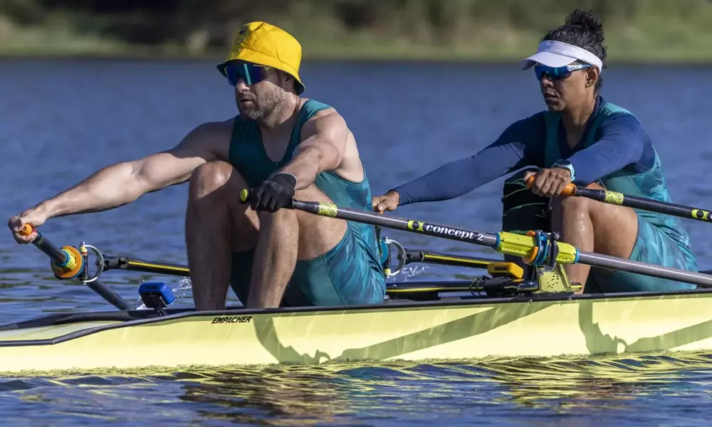 Jairo Klug e Diana Barcelos em treino do remo paralímpico. Brasil, sul-americano