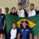 Na imagem, integrantes de comissão e atletas do Brasil comemorando os resultados no Campeonato das Américas Júnior de Tiro ao Prato.