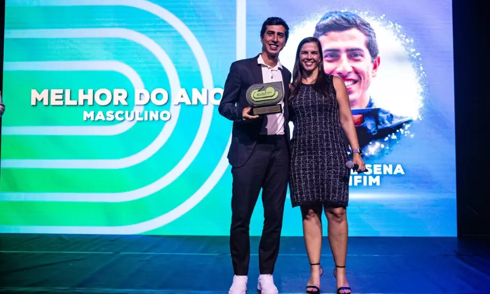Caio Bonfim na premiação dos Melhores Atletas do Ano do atletismo, feito pela CBAt