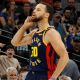 Warriors atropela Spurs e retorna à zona de vaga aos playoffs