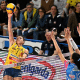Gabi ataca no jogo entre Conegliano e Novara na semifinal do Campeonato Italiano de vôlei feminino