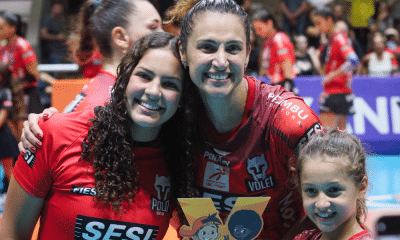 Dani Lins recebe o Viva Vôlei na vitória do Sesi Bauru sobre o Fluminense na Superliga Feminina