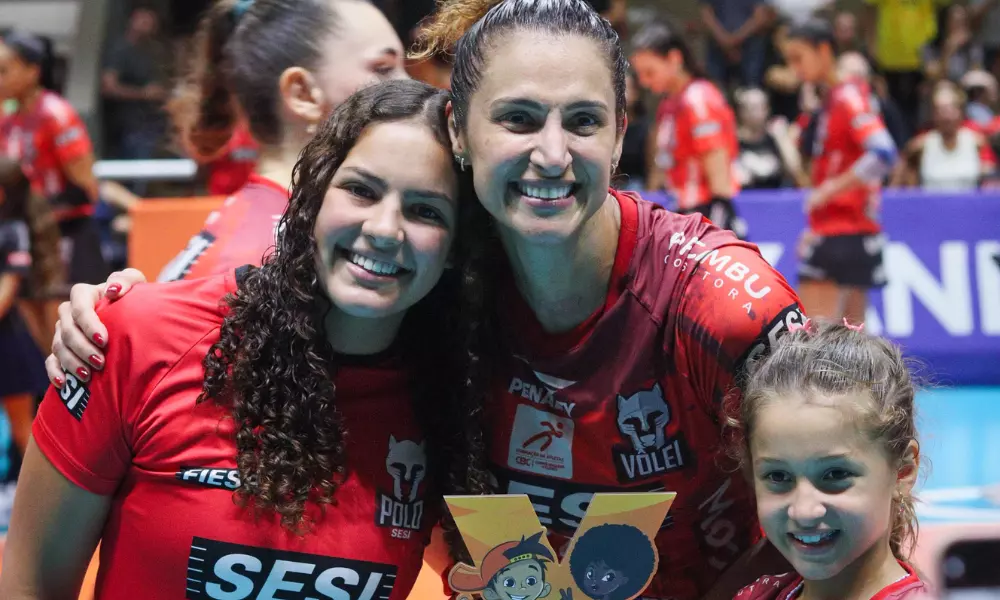 Dani Lins recebe o Viva Vôlei na vitória do Sesi Bauru sobre o Fluminense na Superliga Feminina