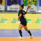 Jogadora do Pinheiros em partida da Supercopa do Brasil de handebol