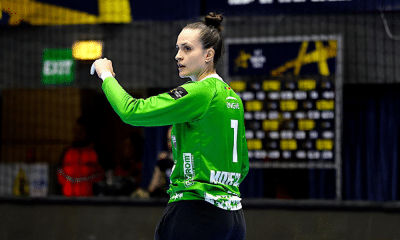 Gabi Moreschi em jogo do CSM Bucareste na Champions League de handebol feminino