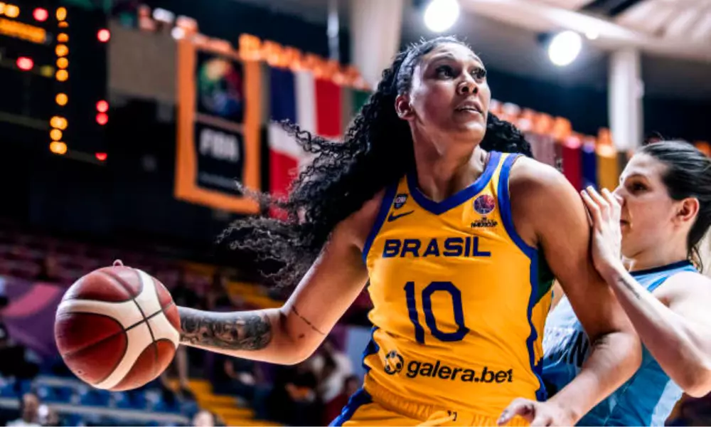 Pokey Chatman espera ter Kamilla Cardoso como uma nova liderança na seleção feminina de basquete