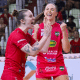 Jogadoras de Maringá comemoram ponto contra o Pinheiros em jogo da Superliga Feminina