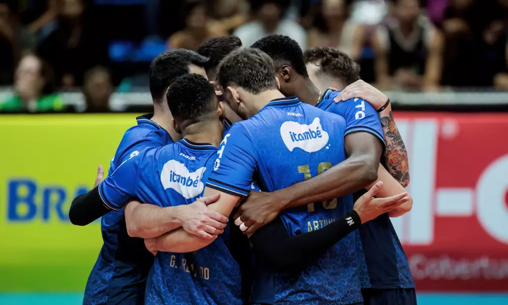 Jogadores do Minas comemoram vitória sobre Suzano na Superliga