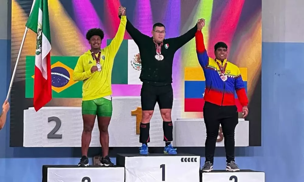 Cristhian Izaías no pódio do Pan-Americano Sub-20 de levantamento de pesos